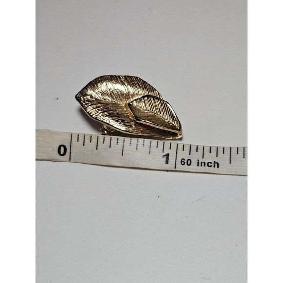 Vintage gold tone Amway brooch - Picture 7 of 8